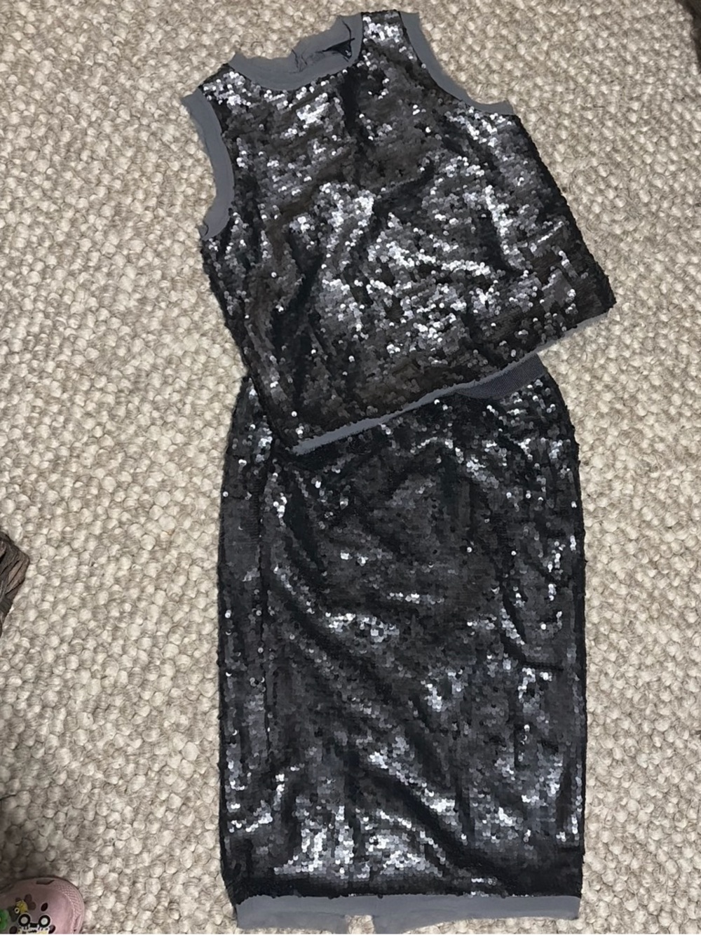 Who What Wear sleeveless top and skirt - size small